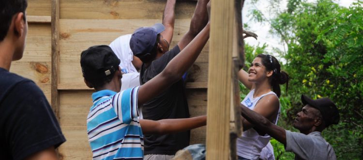 TECHO youth volunteers